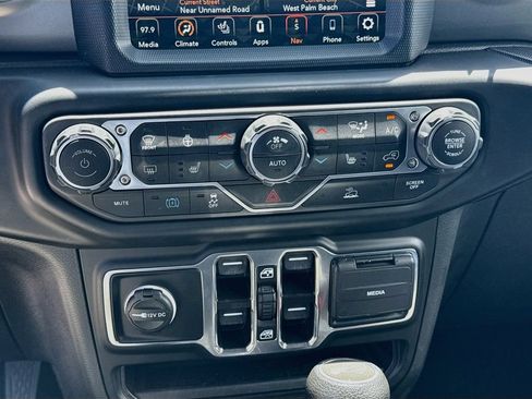 Used 2023 Jeep Wrangler Unlimited w/ Sun & Screen Package AWD/4WD image 17