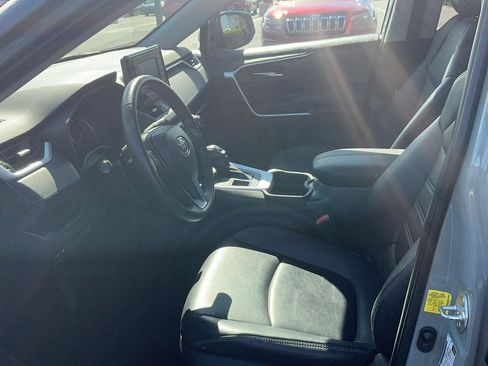Used 2022 Toyota RAV4 XLE Premium w/ Carpet Mat Package (TMS) image 18