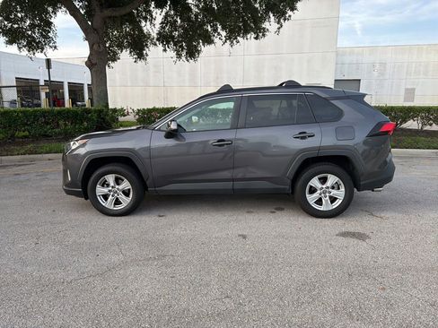 Used 2021 Toyota RAV4 XLE AWD/4WD image 2