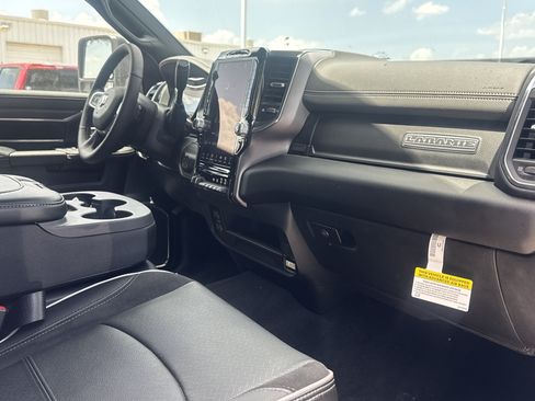 Used 2026 RAM 2500 Laramie AWD/4WD image 13