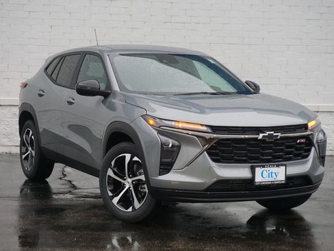 New 2026 Chevrolet Trax RS FWD image 2