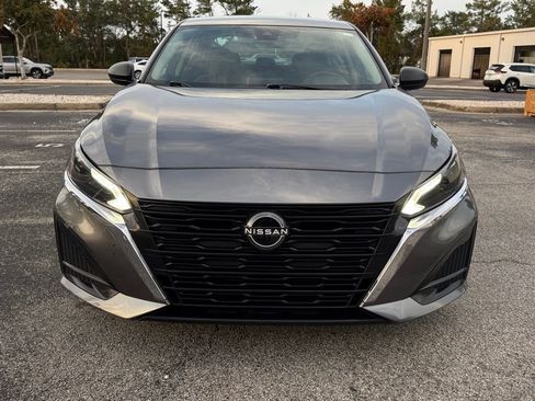 Used 2024 Nissan Altima 2.5 SV image 2