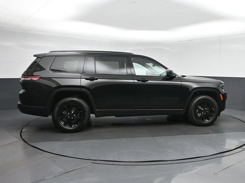 Used 2025 Jeep Grand Cherokee L Altitude AWD/4WD image 8