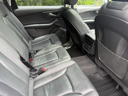 Used 2020 Audi Q7 3.0T Premium Plus AWD/4WD image 19