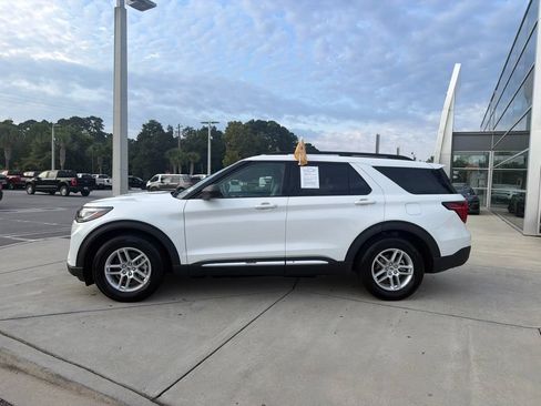 Used 2025 Ford Explorer Active w/ Active Comfort Package RWD image 4