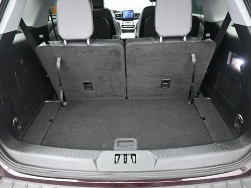 Used 2023 Ford Explorer XLT w/ Equipment Group 202A AWD/4WD image 34