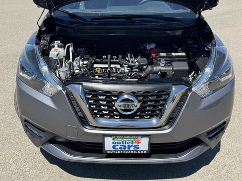 Used 2018 Nissan Kicks SR FWD image 39