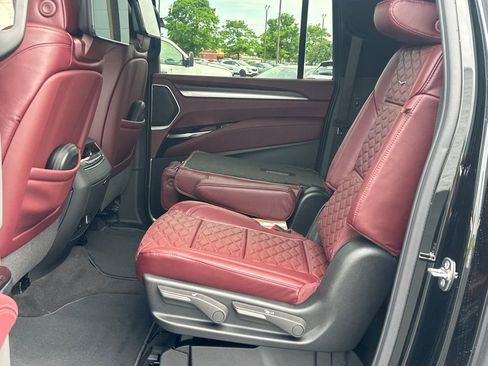 New 2026 Cadillac Escalade ESV Sport w/ LPO, ONYX Package AWD/4WD image 15