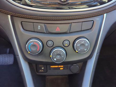 Used 2017 Chevrolet Trax LT w/ LT Convenience Package image 17