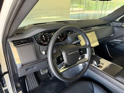 Used 2026 Land Rover Range Rover Long Wheelbase SE AWD/4WD image 4