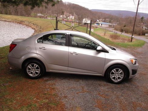 Used 2015 Chevrolet Sonic LT image 4