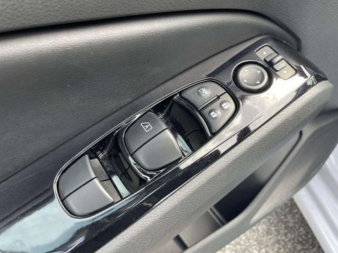 Used 2025 Nissan Altima 2.5 SR AWD/4WD image 16