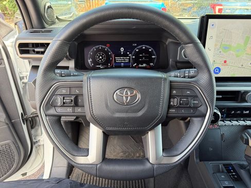 Used 2026 Toyota 4Runner Limited AWD/4WD image 9