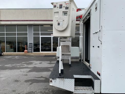 Used 2019 Ford E-350 and Econoline 350 Super Duty RWD image 39