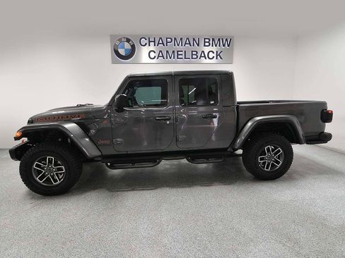 Used 2025 Jeep Gladiator Mojave AWD/4WD image 3