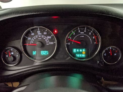 Used 2014 Jeep Wrangler Unlimited Rubicon w/ Dual Top Group AWD/4WD image 25