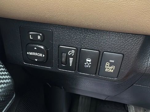 Used 2013 Toyota RAV4 Limited FWD image 17