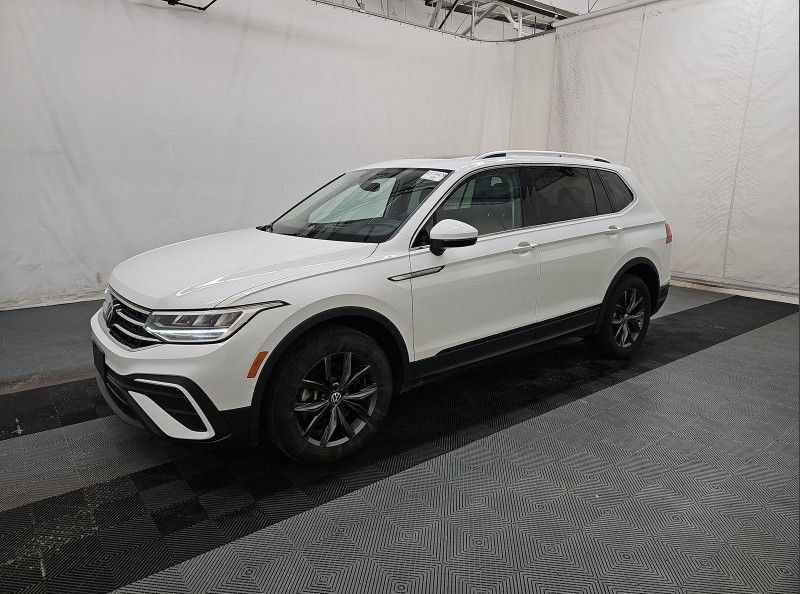 Used 2024 Volkswagen Tiguan SE AWD/4WD image 2