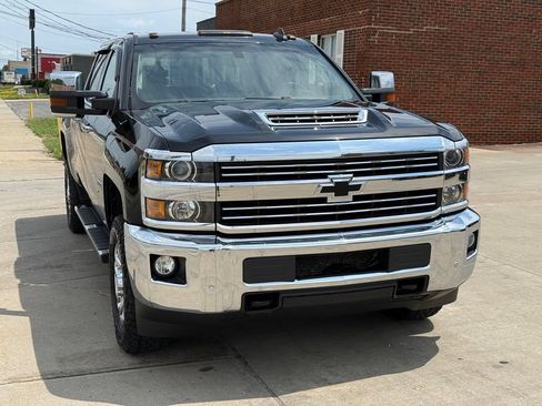 Used 2019 Chevrolet Silverado 2500 LTZ w/ Duramax Plus Package AWD/4WD image 3