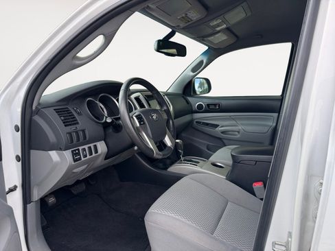 Used 2013 Toyota Tacoma PreRunner image 9