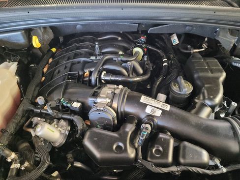 Used 2023 Jeep Grand Cherokee Laredo RWD image 30