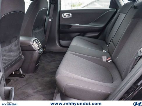 Used 2024 Hyundai Ioniq 6 SE RWD image 17