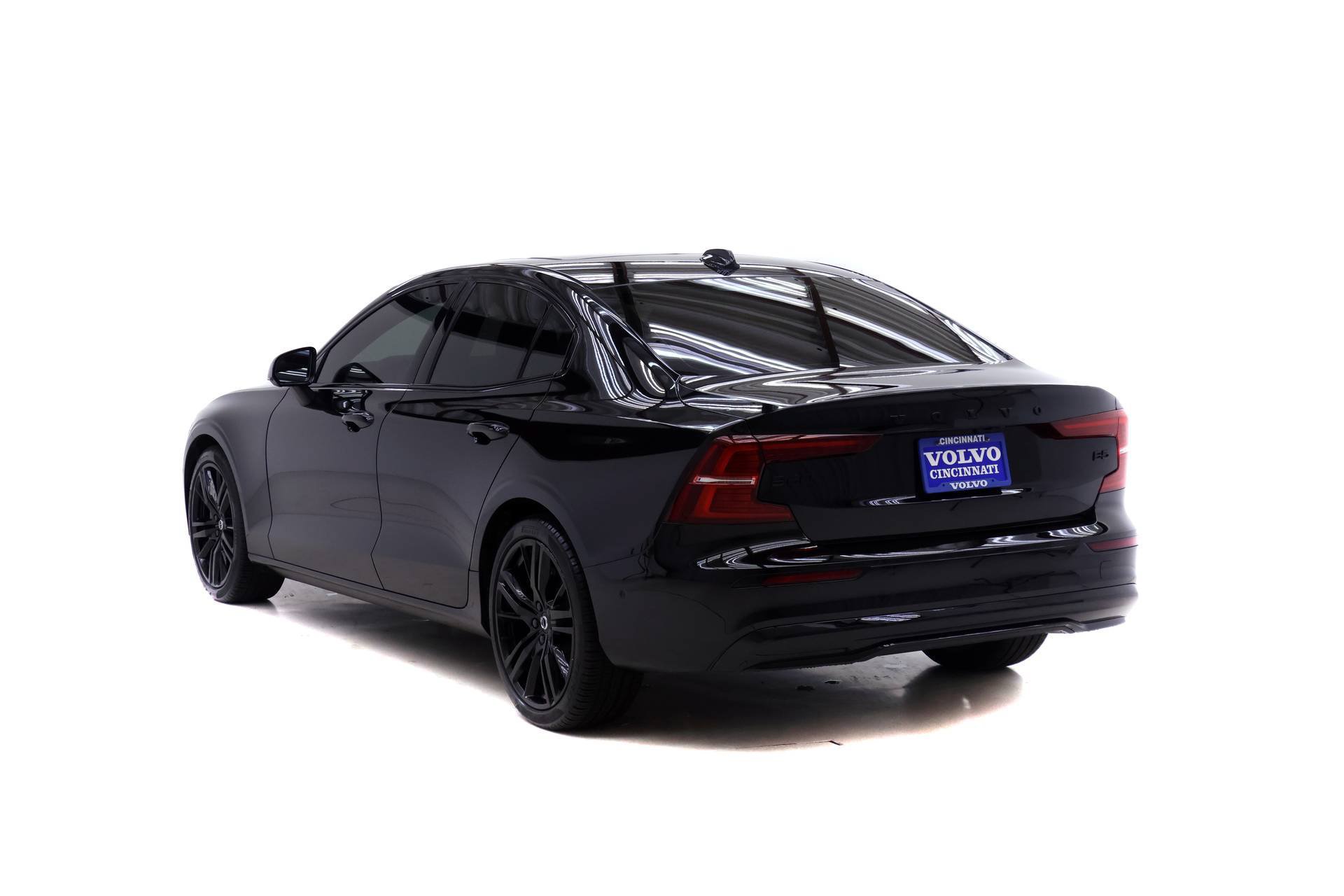 Used 2024 Volvo S60 B5 Plus FWD image 5