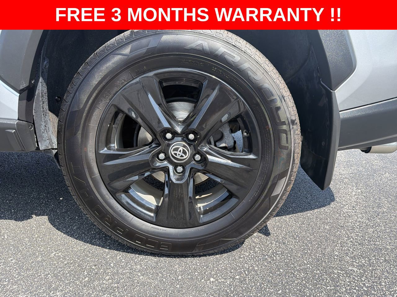 Used 2021 Toyota RAV4 XLE AWD/4WD image 32