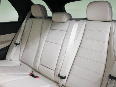 Used 2024 Mercedes-Benz GLE 450 4MATIC image 25