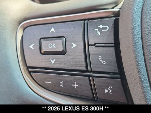 Used 2025 Lexus ES 300h w/ Premium Package FWD image 7