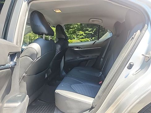 Used 2020 Toyota Camry SE FWD image 16