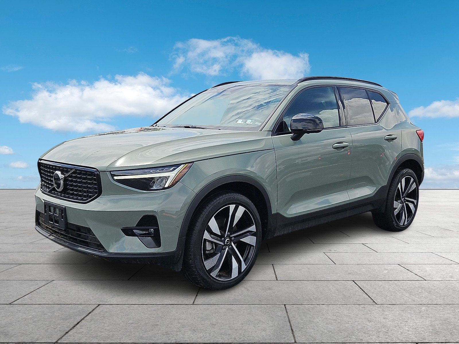 Certified 2023 Volvo XC40 B5 Plus w/ Protection Package Premier AWD/4WD image 3