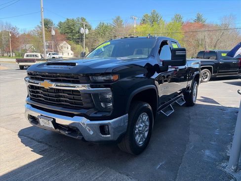 Used 2025 Chevrolet Silverado 2500 LT w/ Convenience Package AWD/4WD image 4