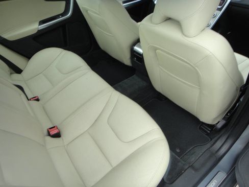 Used 2018 Volvo S60 T5 Inscription image 34