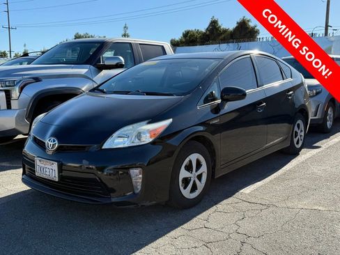 Used 2015 Toyota Prius Two image 2