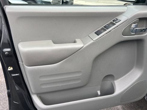 Used 2019 Nissan Frontier SV image 17