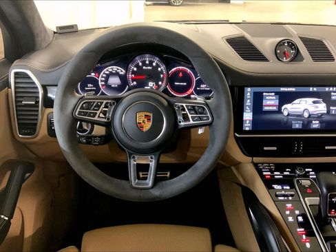 Used 2020 Porsche Cayenne Turbo image 5