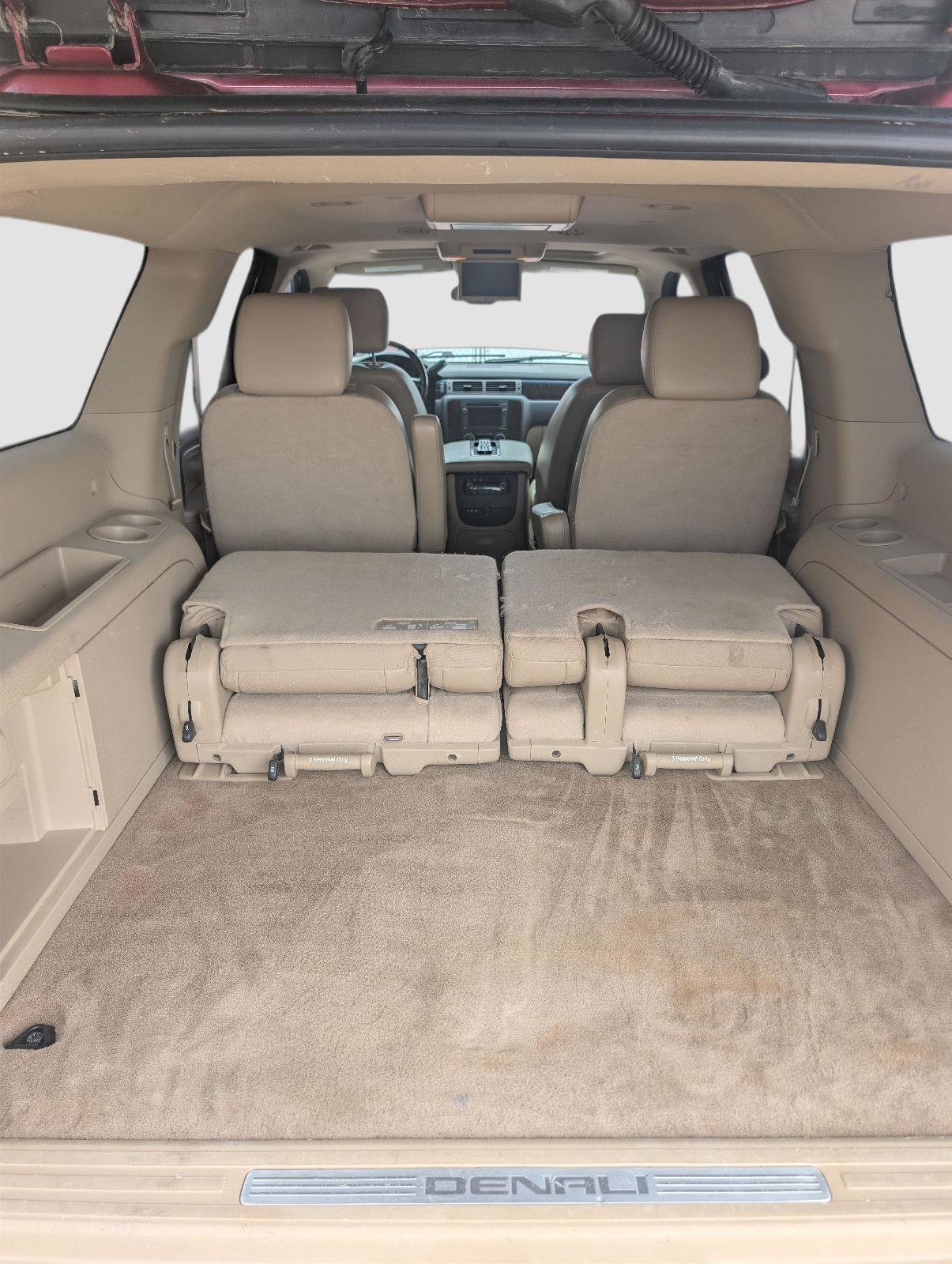 Used 2011 GMC Yukon XL Denali AWD/4WD image 16
