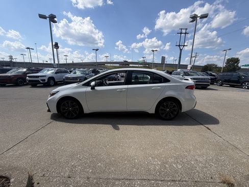 Used 2025 Toyota Corolla SE FWD image 11
