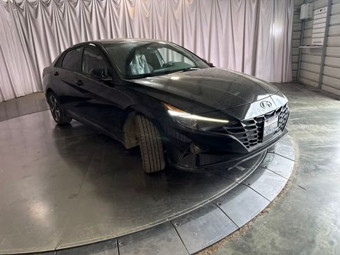 Used 2023 Hyundai Elantra SEL w/ Convenience Package FWD image 3