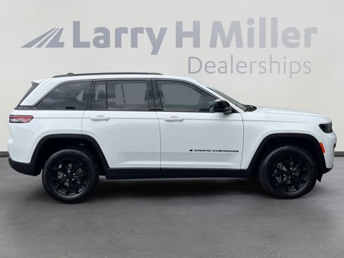 Used 2026 Jeep Grand Cherokee Altitude AWD/4WD image 6