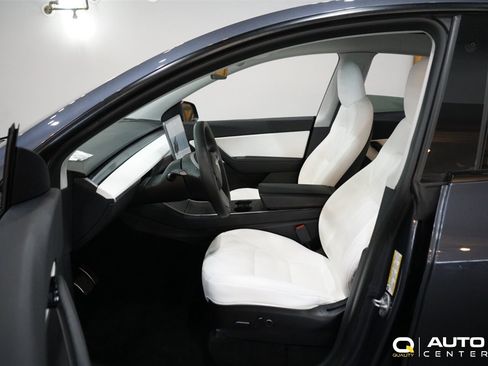 Used 2021 Tesla Model Y Long Range image 10