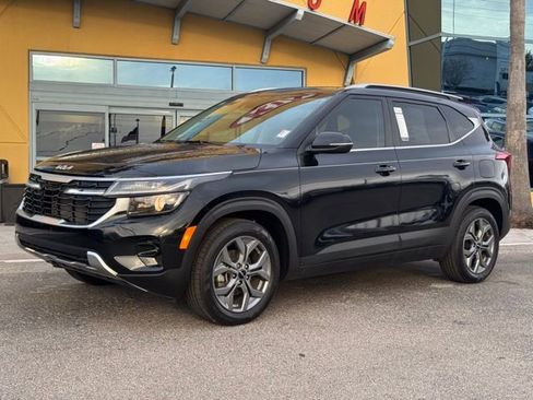 Certified 2024 Kia Seltos S image 2