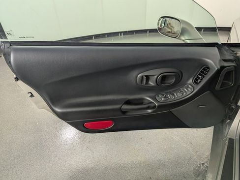 Used 1999 Chevrolet Corvette Coupe w/ Memory Pkg RWD image 12