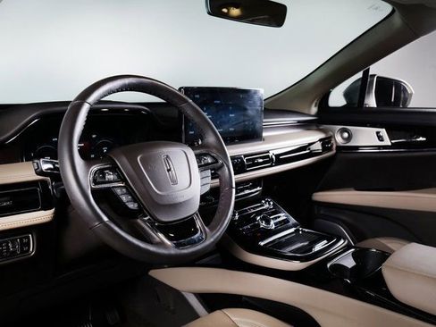 Used 2023 Lincoln Nautilus Reserve w/ Equipment Group 202A image 4