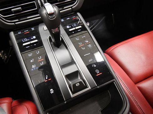 Used 2023 Porsche Macan S AWD/4WD image 27
