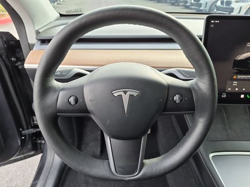 Used 2024 Tesla Model Y Long Range AWD/4WD image 18