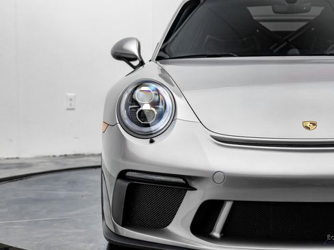 Used 2018 Porsche 911 GT3 w/ Sport Chrono Package image 27