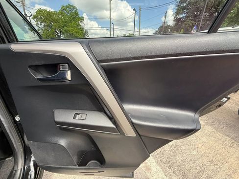 Used 2018 Toyota RAV4 XLE FWD image 22