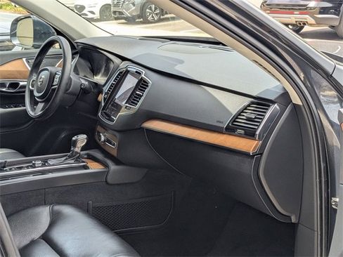 Used 2021 Volvo XC90 T6 Momentum w/ Advanced Package image 26
